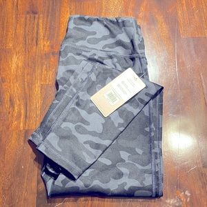 Women’s camo leggings size medium. New with tags!